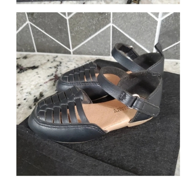 Old navy Sandals - Picture 3 of 4